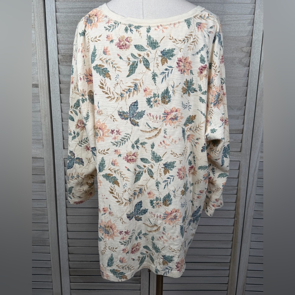 CHAPS Women's 100% Cotton 3/4 Sleeve Henley T-shirt Cream/ Distressed Floral-2X - Picture 3 of 3